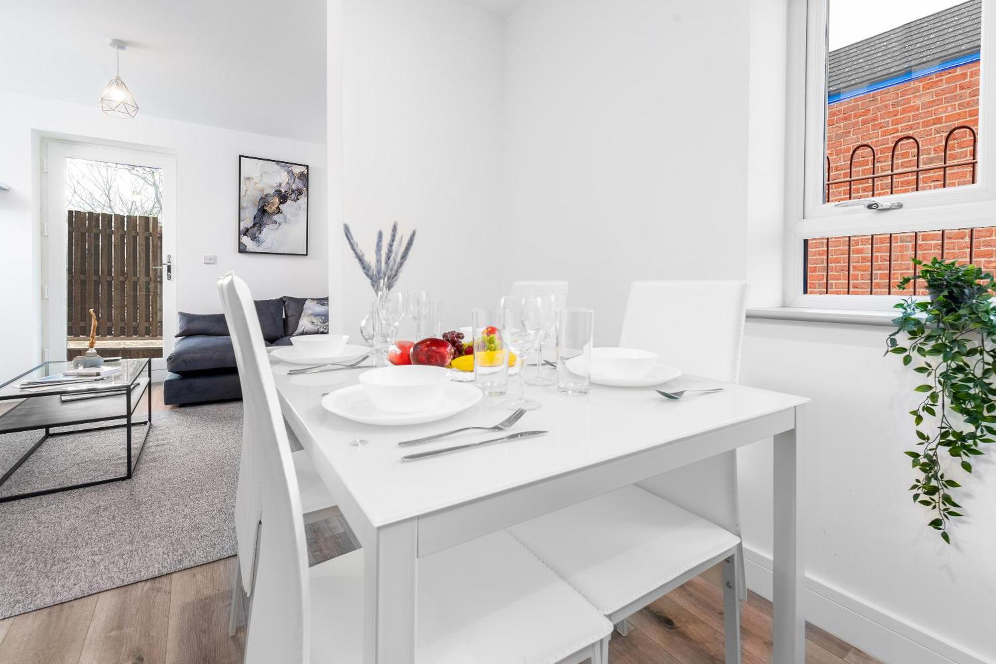 Luxury Apartment - 2 Bedrooms - Balcony - Parking - Netflix - Wifi - 7Mc Бирмингем Экстерьер фото