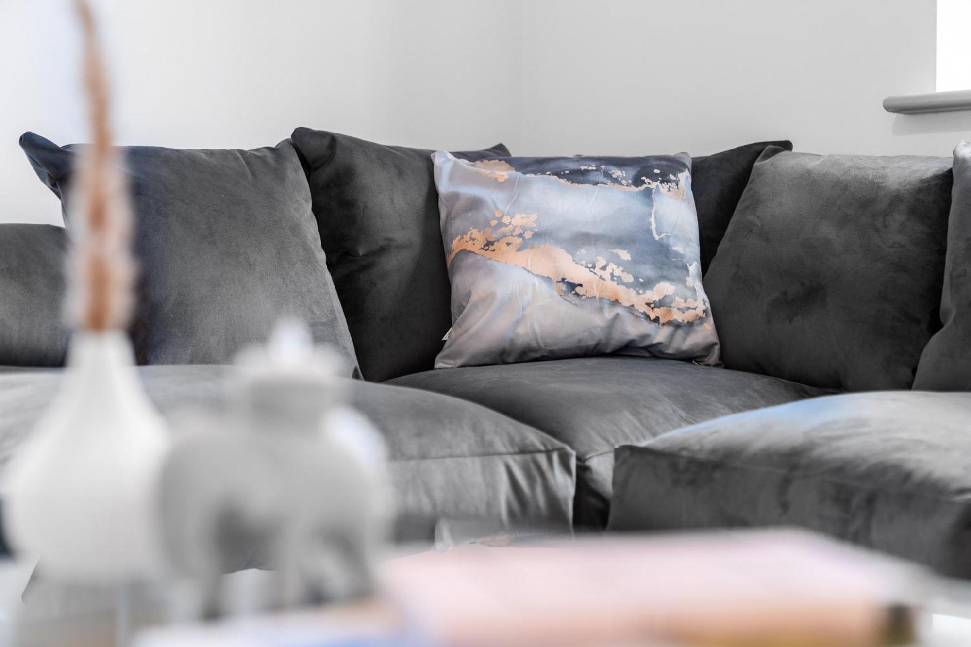 Luxury Apartment - 2 Bedrooms - Balcony - Parking - Netflix - Wifi - 7Mc Бирмингем Экстерьер фото